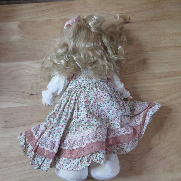Precious Moments - 16" Doll - Lacey #1106 Limited Edition Vintage 1997 - Picture 8 of 8